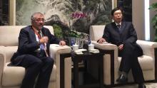 Mario Cimoli, Director of ECLAC's Production, Productivity and Management Division and Officer-in-Charge of its International Trade and Integration Division (at left), with Vice Minister FANG Aiquing of the Ministry of Commerce of the People's Republic of China 